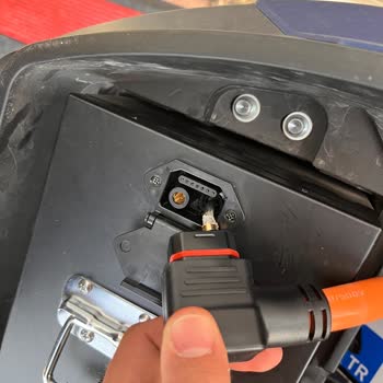 Yuki Motor Sıfır Yuki Best Pro'nun Akü Elektrik Bağlantı Fişi Eridi Ve Koptu