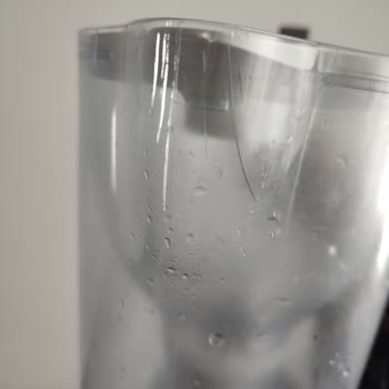 Brita Sürahide Çatlaklar Oluştu