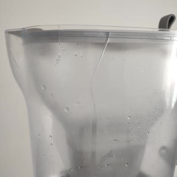 Brita Sürahide Çatlaklar Oluştu