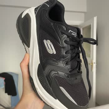Skechers Air-Cooled Ayakkabı İlk Aydan Delindi.
