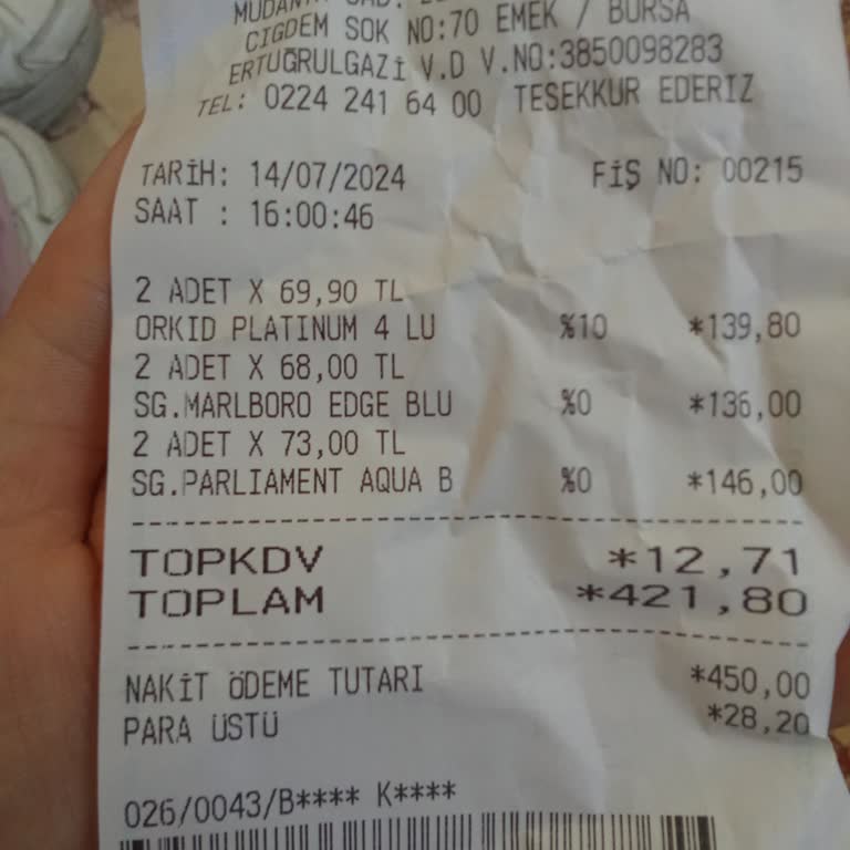 Akuğur AVM Kasiyerin Üslubu Saygısız Tavrı.