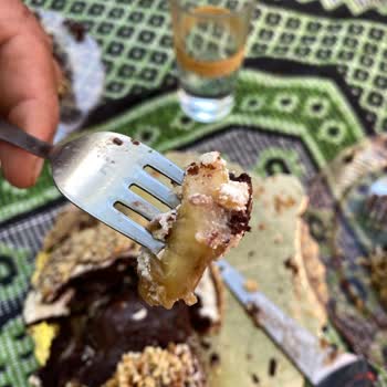 Mado Ekşimiş Muzlu Pasta