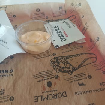 Dürümle Çiğ Ürün Ve Az Malzeme