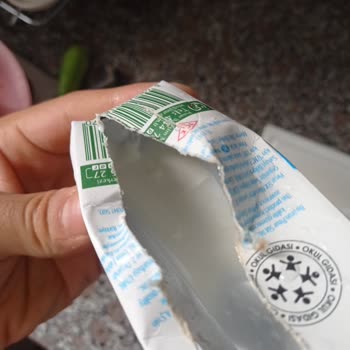 Pınar Süt Bozuk Ve Çamur Gibi