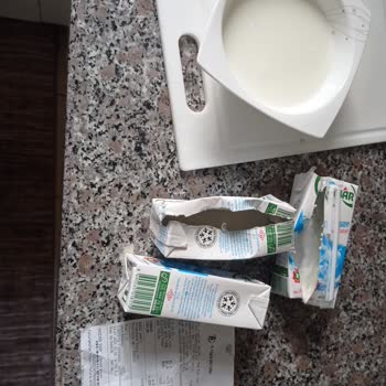 Pınar Süt Bozuk Ve Çamur Gibi