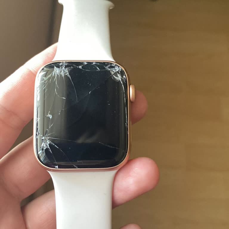 Apple Watch Se Cam Kırığı