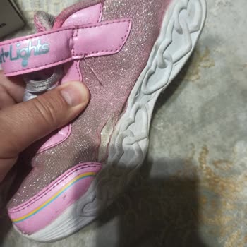 Skechers Marka Çocuk Ayakkabısının Bez Kısımlarının Deformesi