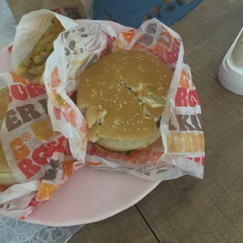 King Tıkla Gelsin Burger King Ekmekleri Bayat, Patatesler Beklemiş