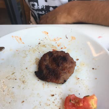 Köfteci Yusuf'ta Yemek Tabağı