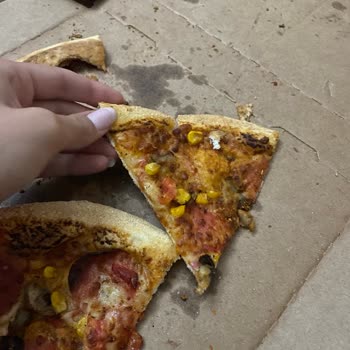 Domino's Pizza: Siparişimdeki Yanık Ve Kupkuru Pizza Sorunu