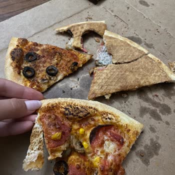 Domino's Pizza: Siparişimdeki Yanık Ve Kupkuru Pizza Sorunu