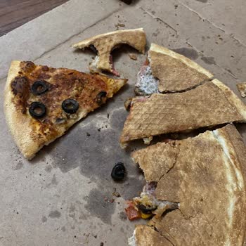 Domino's Pizza: Siparişimdeki Yanık Ve Kupkuru Pizza Sorunu