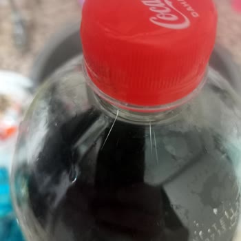 Coca-Cola Şişesi Kendiliğinden Delindi Ve Her Yeri Batırdı!