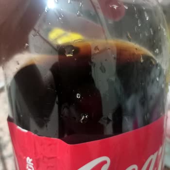 Coca-Cola Şişesi Kendiliğinden Delindi Ve Her Yeri Batırdı!
