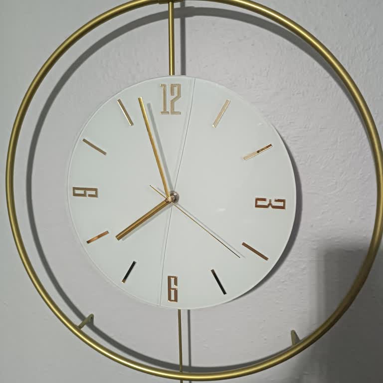 Metaquartz Aksesuar (metasery) Aldığım Saat Duvarda Durduk Yere Çatladı