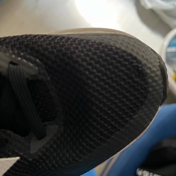 Adidas Ürününün Arkasında Durmuyor