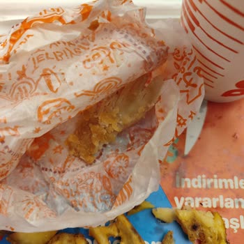 Popeyes'te Sağlıksız Ve Pişmemiş Ürünler