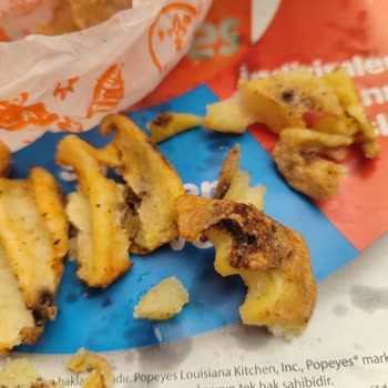 Popeyes'te Sağlıksız Ve Pişmemiş Ürünler