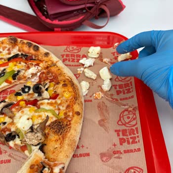 Terra Pizza 'nın Kalitesiz Ve Lezzetsiz Ürünü