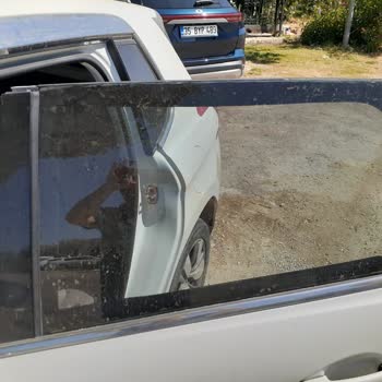 Peugeot 2008 2015 Model Arka Kapı Cam Fitili