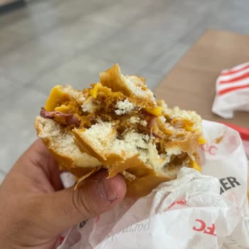 KFC İzmit Şubesinde Uzun Bekleme Süresi Ve Bayat Ürünler