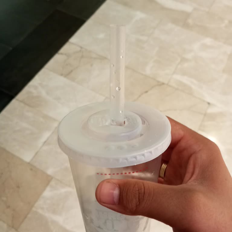 LC Waikiki İçecek İle İçeri Girememe