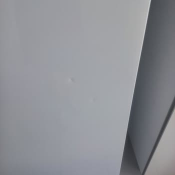 Samsung Marka Buzdolabının Kapağındaki Muhteşem Çukurlar