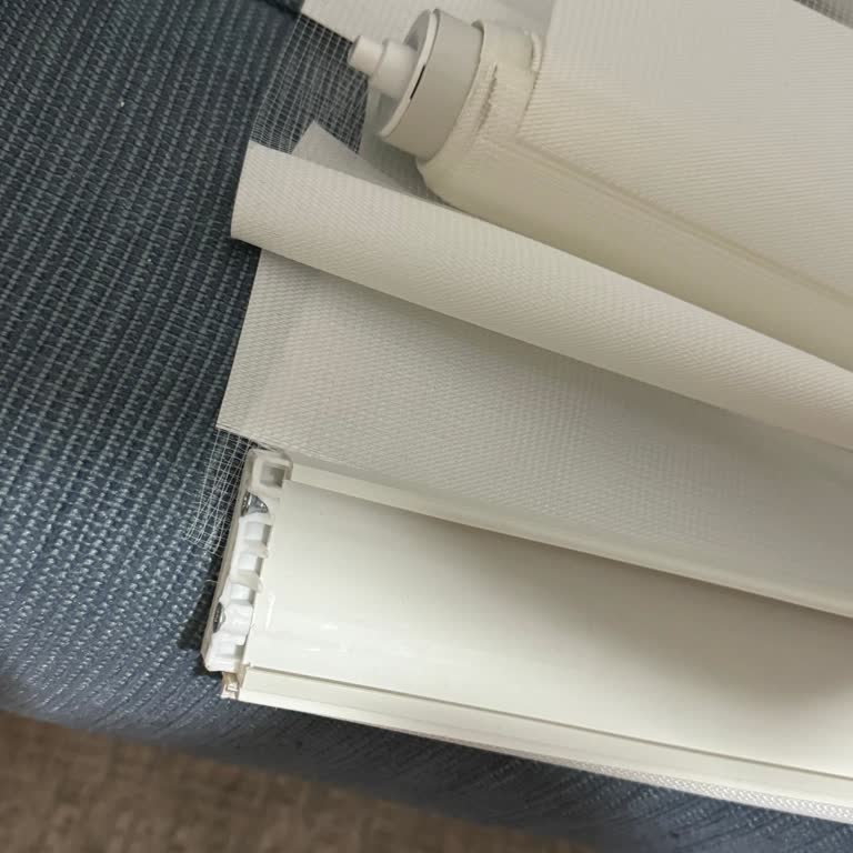 A101 Stor Perde Kırık