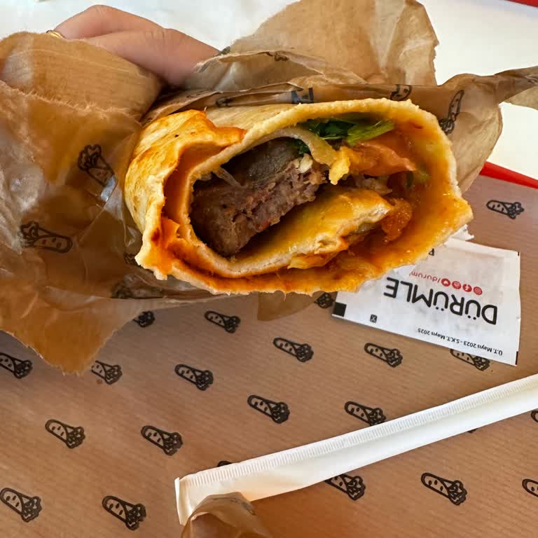 Dürümle'de Sadece Lavaş Dürümler Olmuş, Ne Patates Ne Salata Var!