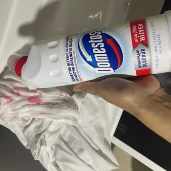 Domestos Kıyafeti Pembe Yaptı