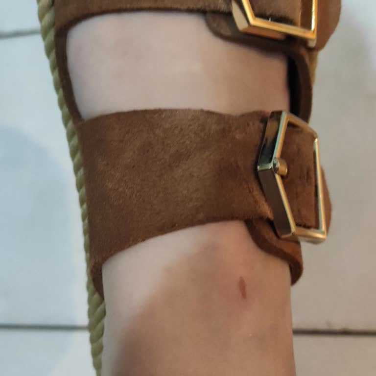 Deriden Terlik Aldım Aşırı Rahatsız Ve Kalitesiz.