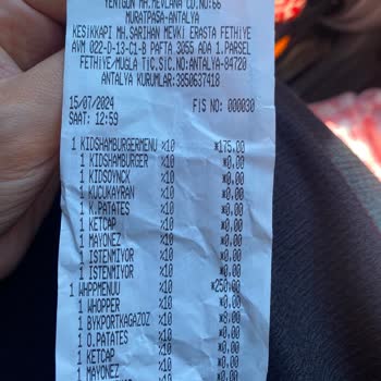 Burger King Fethiye Erasta AVM'de Satılan Tarihi Geçmiş Ayran Şikayeti