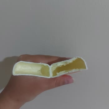 La Roche Posay Anthelios Güneş Kreminde Renk Değişimi Ve Katılaşma Sorunu