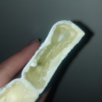 La Roche Posay Anthelios Güneş Kreminde Renk Değişimi Ve Katılaşma Sorunu