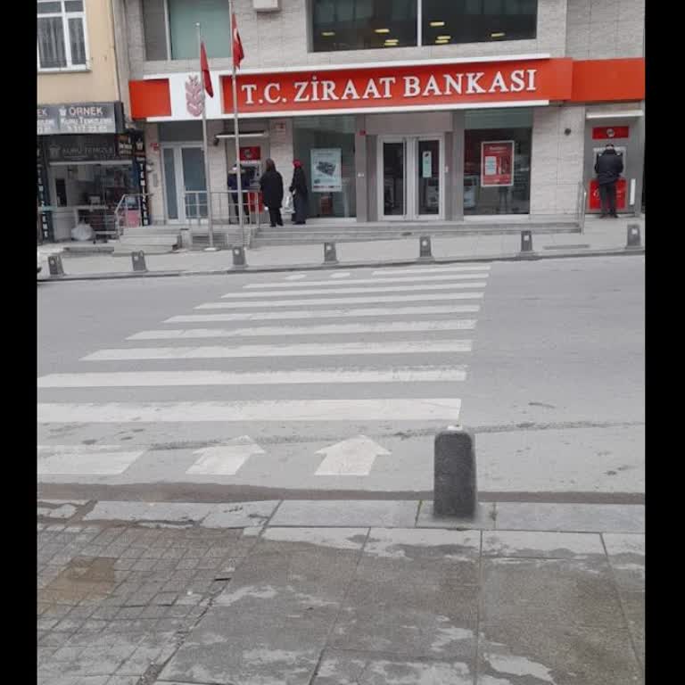 Örnek Mahallesi Ziraat Bankası Gişe Çalışan Saygısızlığı