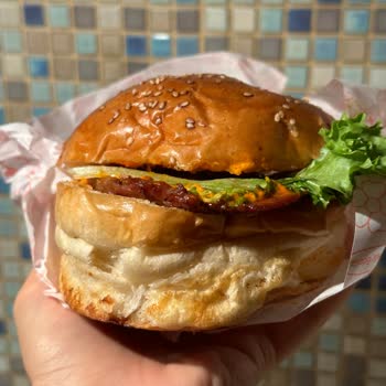 66 Burger Pastırma İnceliğinde Hamburger Köftesi