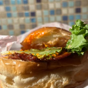 66 Burger Pastırma İnceliğinde Hamburger Köftesi