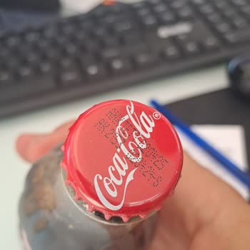 Coca-Cola 200 ml Glasflasche unbekannter Gegenstand enthalten, Beschwerde eingereicht