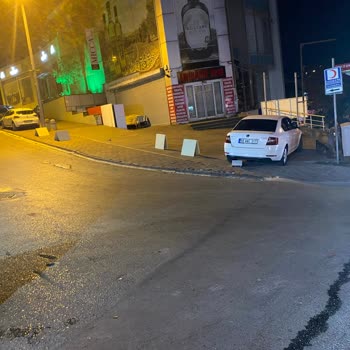 Çekmeköy Belediyesi Kaldırım İşgaliyesi Ve Vurdumduymaz Belediyecilik