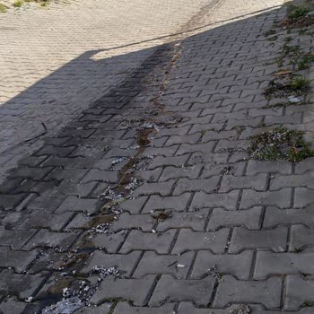 Balıkesir Büyükşehir Belediyesi Sokaktan Kanalizasyon Akıntısı