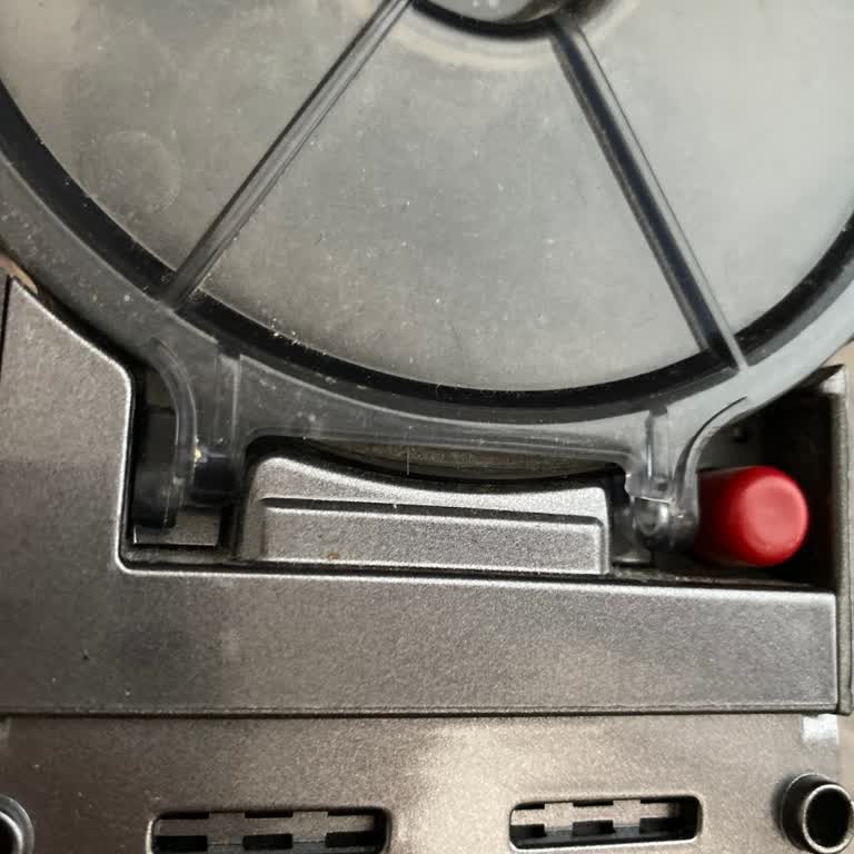 Fakir İnnovator X 7272 Süpürge Menteşe Sorunu