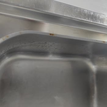 5 Senelik Vitra Lavabosu Paslanıyor