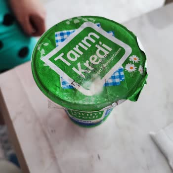 Tarım Kredi Kooperatif Market Tarım Kredi Kooperatifinde Delik Ayran Bantlanarak Satılıyor