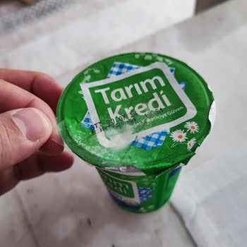 Tarım Kredi Kooperatif Market Tarım Kredi Kooperatifinde Delik Ayran Bantlanarak Satılıyor