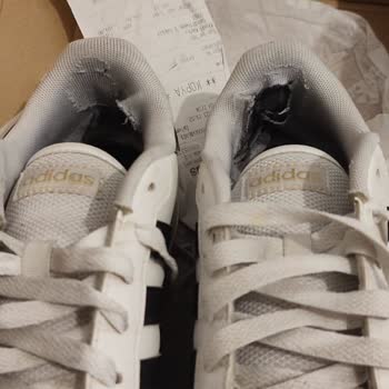 Adidas Ürünün Arkasında Durmuyor!