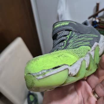 Skechers Marka Ayakkabının 2 Ay İçinde Yırtılması