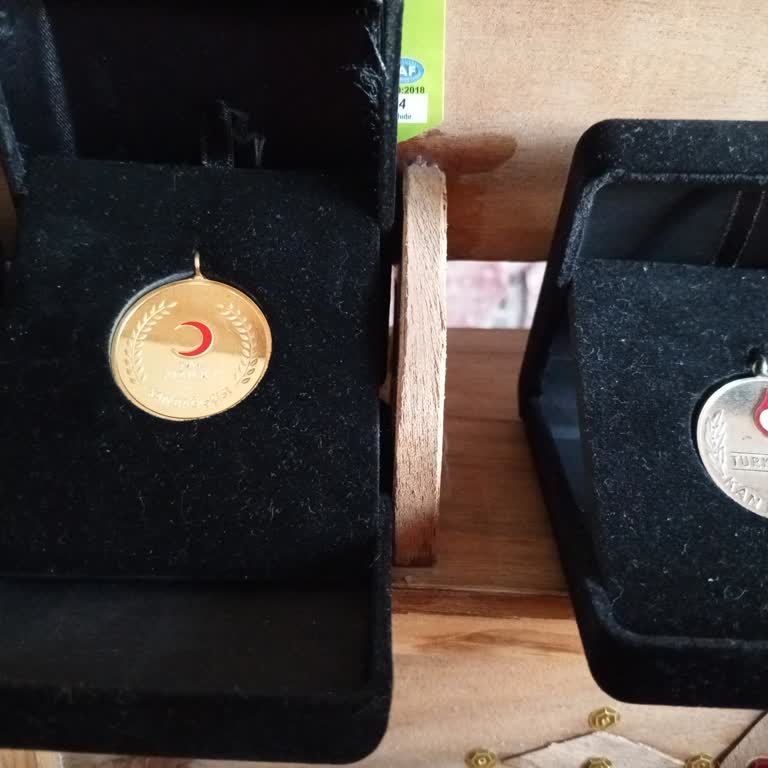 Türk Kızılay Altın Madalya Diye Orijinalliği Şüpheli Altın Vermiş Bize