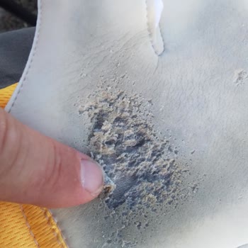 Puma Marka Çocuk Kaleci Eldiveni 6 Kullanmada Parçalanmaya Başladı.