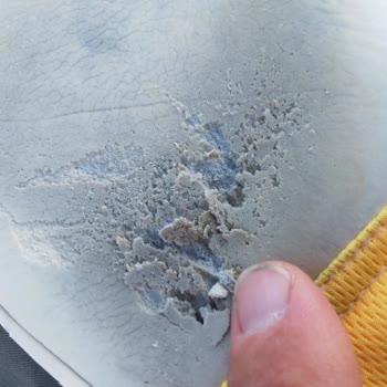 Puma Marka Çocuk Kaleci Eldiveni 6 Kullanmada Parçalanmaya Başladı.