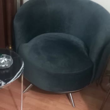 Taşpınar Alışveriş Merkezleri Koltuklar Defolu Ayakları Kırık